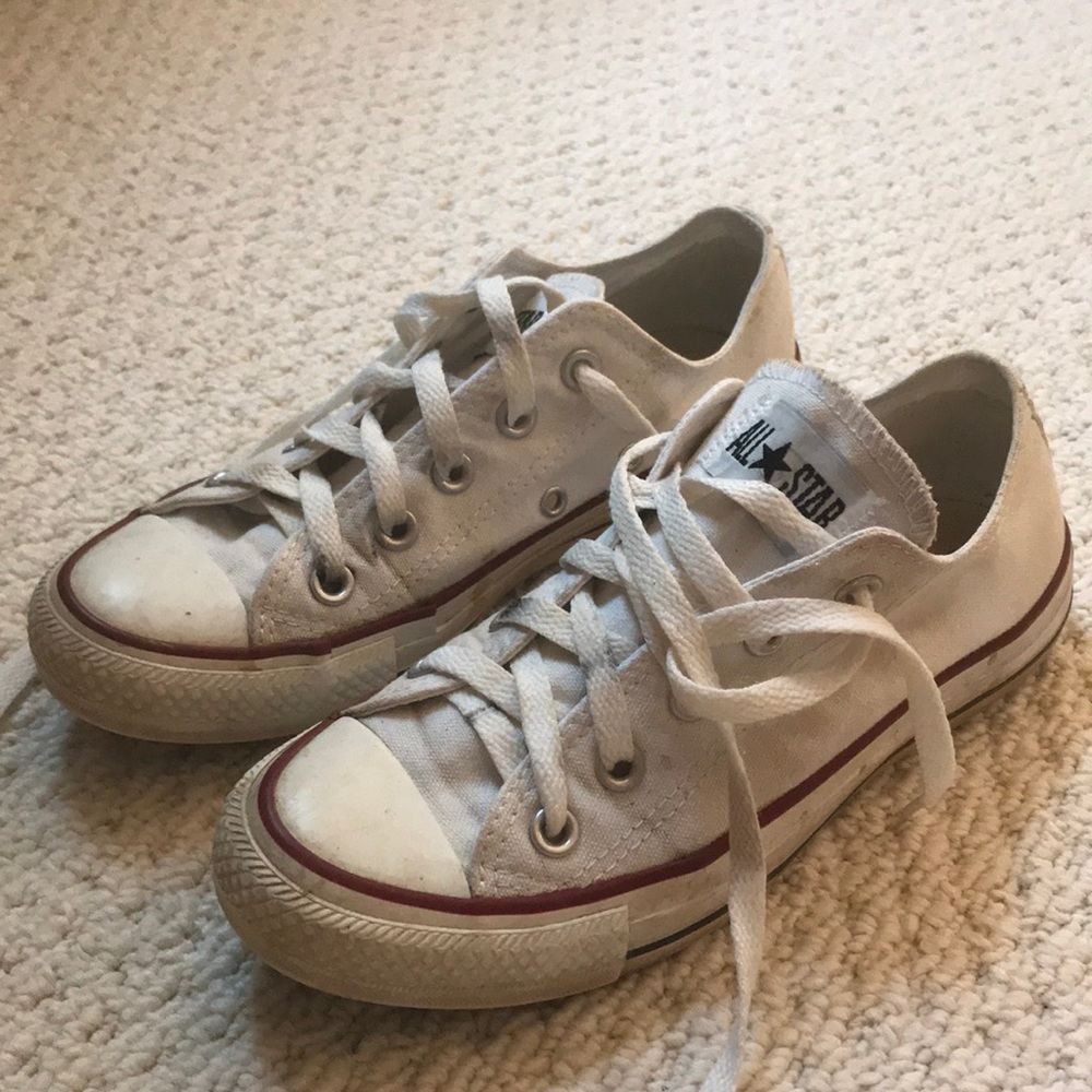 White converse low tops